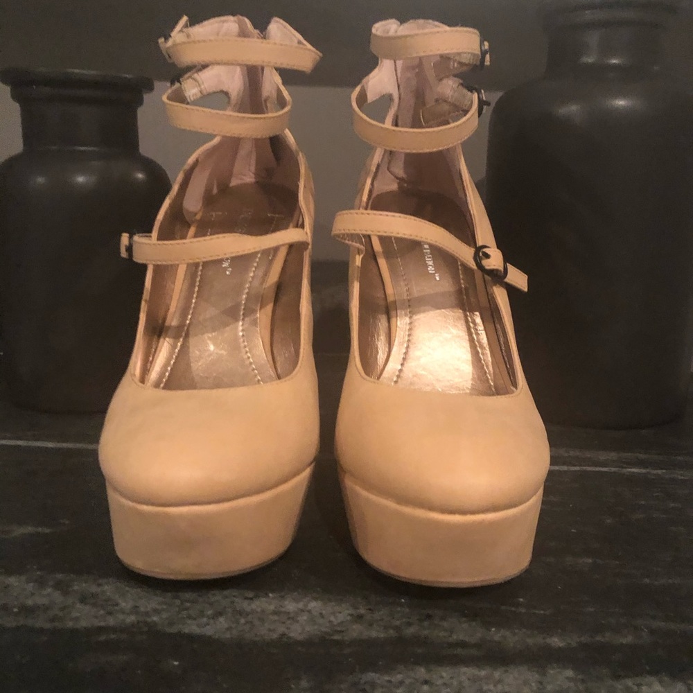 BCBG Generation Shoes - Picture 5 of 9